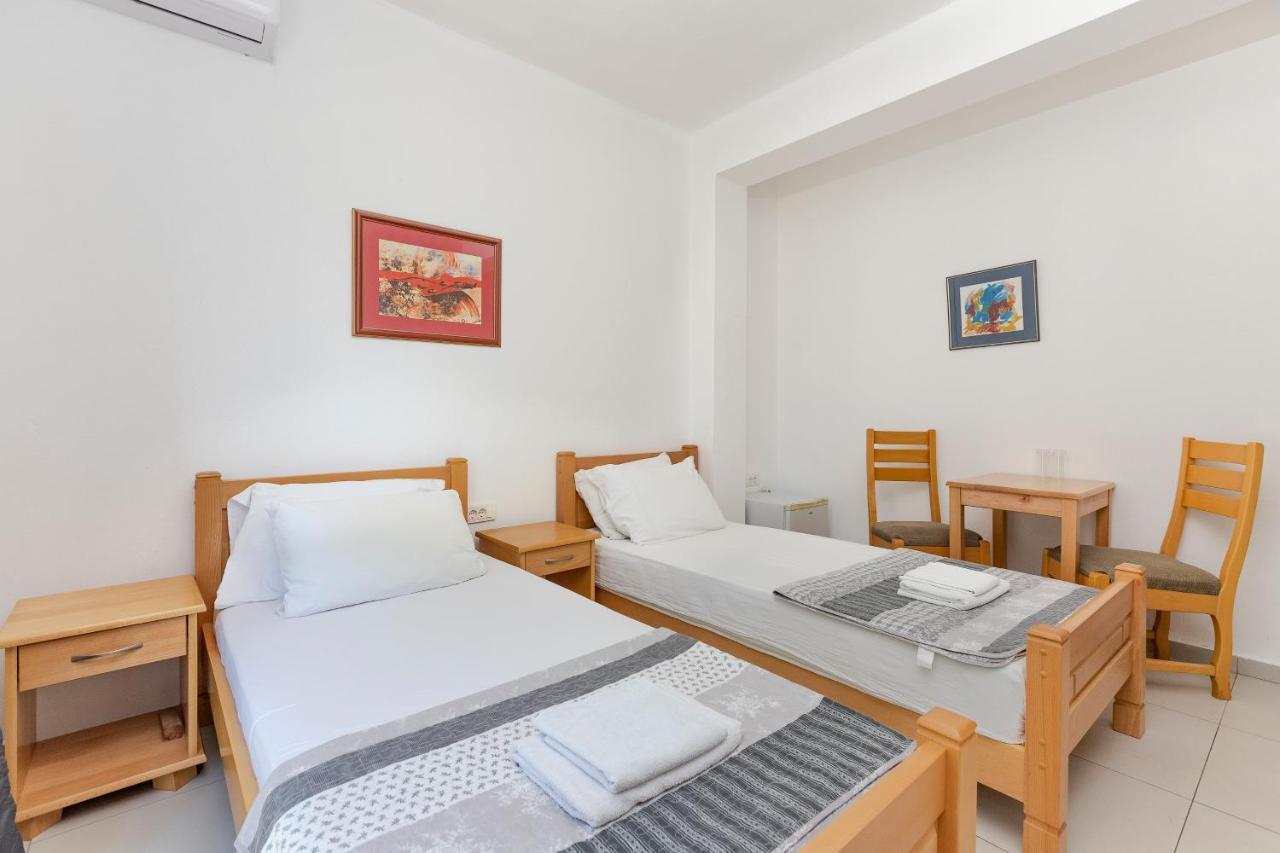 Guest House Vila Vedesa Cattaro Esterno foto