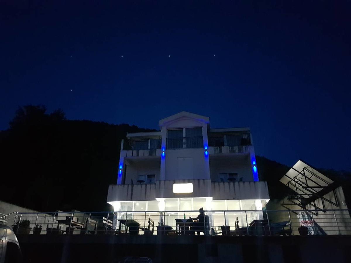 Guest House Vila Vedesa Cattaro Esterno foto