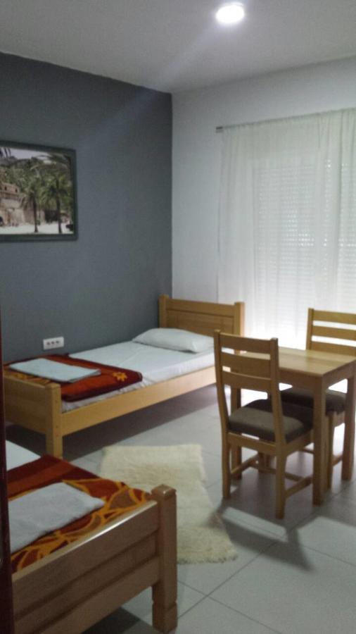 Guest House Vila Vedesa Cattaro Esterno foto